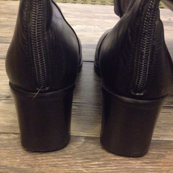 Italian-made, soft leather boots - Picture 5 of 8